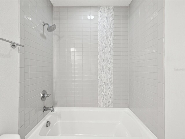 946 Highland Ave Unit 24, Dunedin, FL 34698 - full bathroom featuring tub / shower combination and toilet