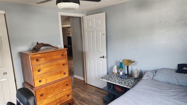 bedroom featuring dark wood finished floors and a ceiling fan