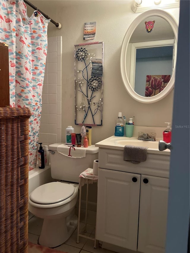 11201 122nd Ave Unit 129, Largo, FL 33778 - full bath featuring toilet, vanity, tile patterned floors, and shower / tub combo with curtain