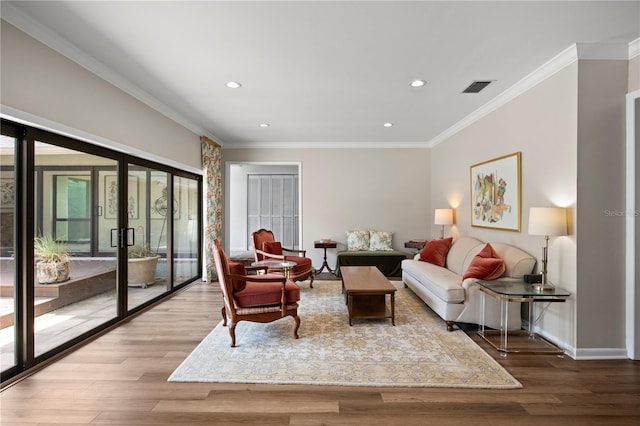 4009 Carrollwood Village Dr, Tampa, FL 33618 - living area featuring crown molding, recessed lighting, wood finished floors, and baseboards