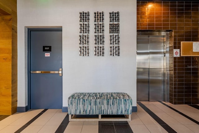 property entrance with elevator