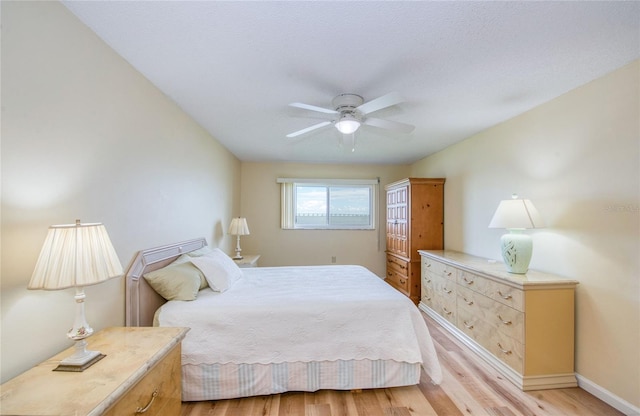 19029 US Highway 19 N Unit 31F, Clearwater, FL 33764 - bedroom featuring light wood-type flooring, baseboards, and a ceiling fan