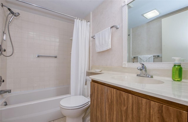 19029 US Highway 19 N Unit 31F, Clearwater, FL 33764 - bathroom featuring toilet, shower / bath combo, and vanity