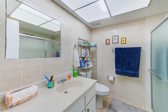 11200 102nd Ave Unit 75, Seminole, FL 33778 - full bathroom with tile walls, a stall shower, vanity, toilet, and tile patterned floors
