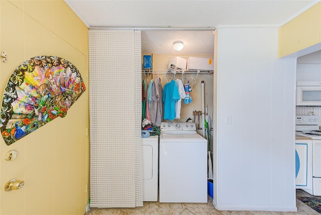 11200 102nd Ave Unit 75, Seminole, FL 33778 - laundry area featuring washing machine and dryer