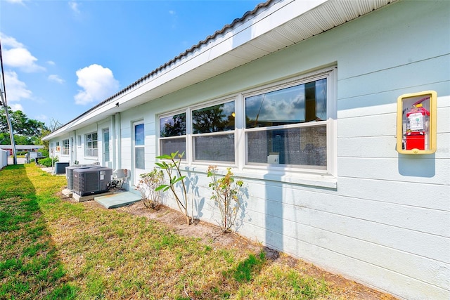 11200 102nd Ave Unit 75, Seminole, FL 33778 - view of side of home with central AC unit and a lawn
