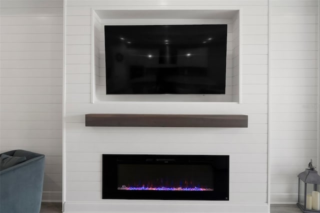 923 Whimbrel Run, Bradenton, FL 34212 - detailed view of a glass covered fireplace and baseboards