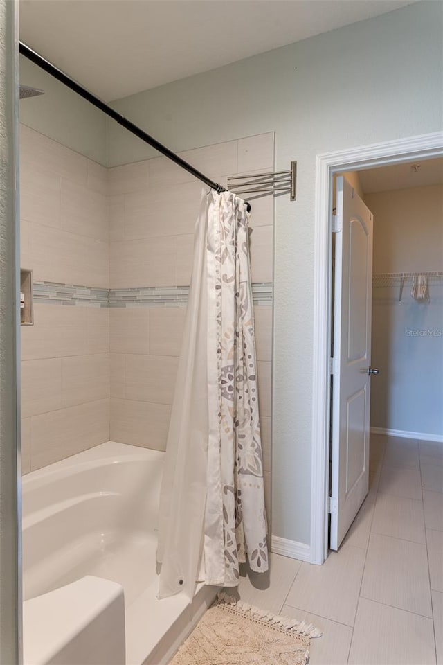 4221 W Spruce St Unit 1303, Tampa, FL 33607 - bathroom featuring a shower with curtain and tile patterned flooring