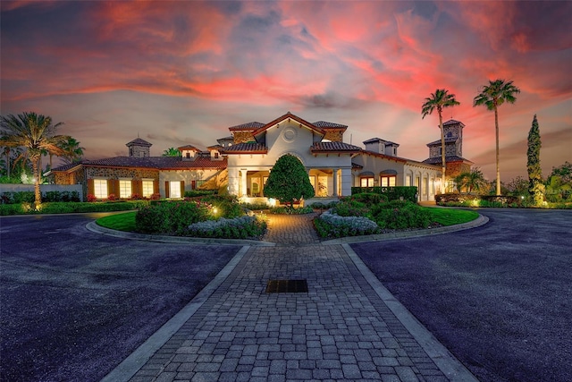 16707 Verona Pl, Bradenton, FL 34202 - mediterranean / spanish-style home with curved driveway and stucco siding