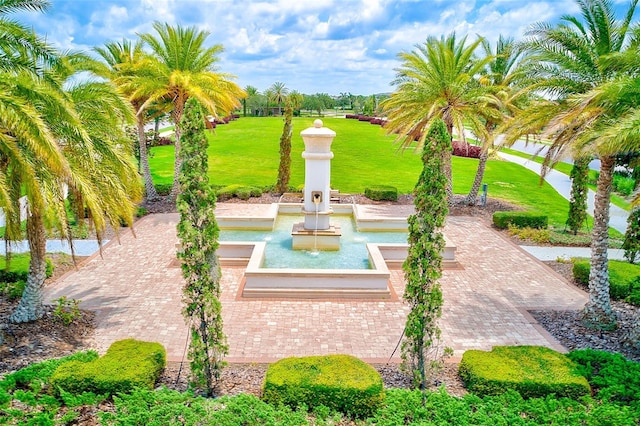 16707 Verona Pl, Bradenton, FL 34202 - view of property's community featuring a lawn