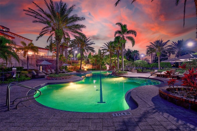 16707 Verona Pl, Bradenton, FL 34202 - swimming pool with a patio