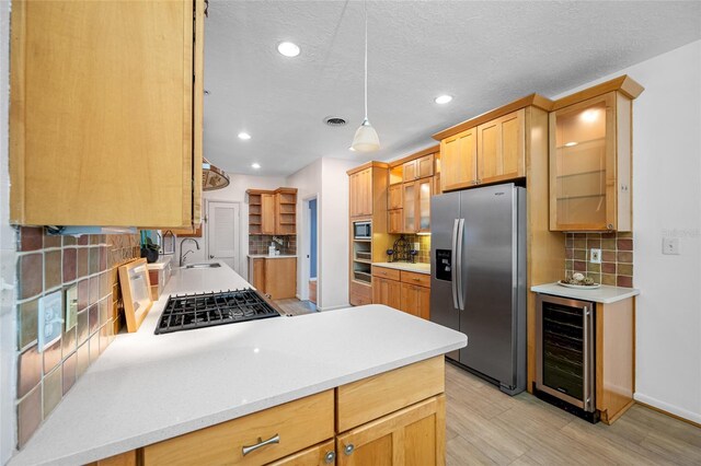 401 Whitcomb Blvd, Tarpon Springs, FL 34689 - kitchen featuring appliances with stainless steel finishes, beverage cooler, a sink, backsplash, and recessed lighting