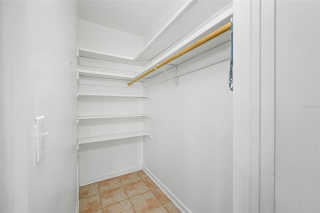 401 Whitcomb Blvd, Tarpon Springs, FL 34689 - view of spacious closet