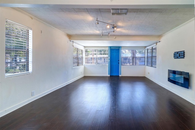520 4th St NW, Largo, FL 33770 - garage featuring baseboards
