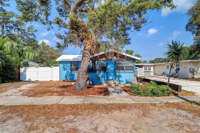 520 4th St NW, Largo, FL 33770 - view of front facade featuring a gate and fence