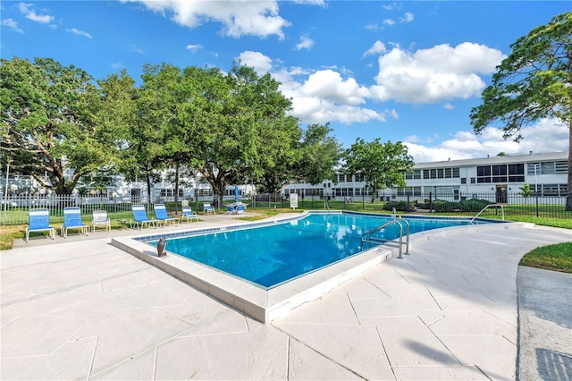 7801 11th St N Unit 104, Saint Petersburg, FL 33702 - community pool with a patio area and fence