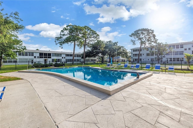 7801 11th St N Unit 104, Saint Petersburg, FL 33702 - community pool with a patio area and fence