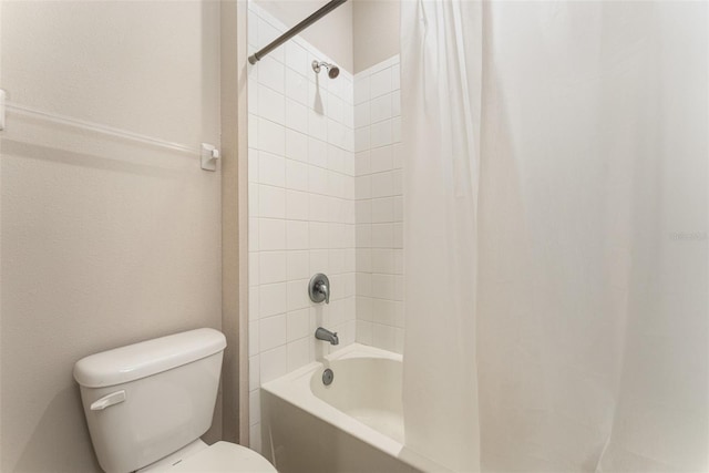 full bath with toilet and shower / bath combination with curtain