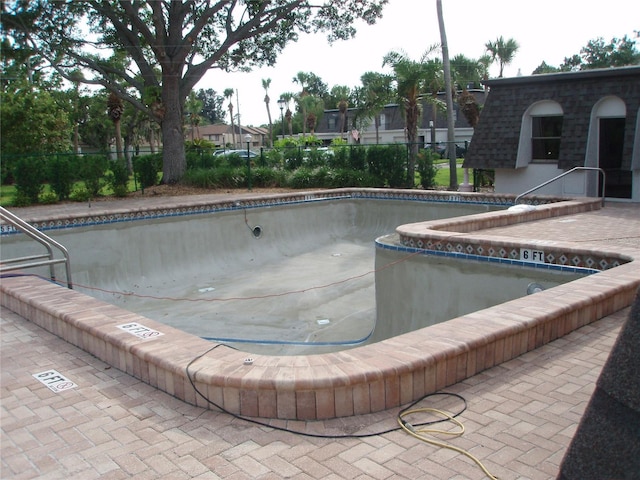 2980 Haines Bayshore Rd Unit 124, Clearwater, FL 33760 - community pool featuring fence