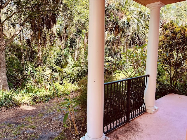 184 Banyan Bay Dr, Saint Petersburg, FL 33705 - view of patio / terrace