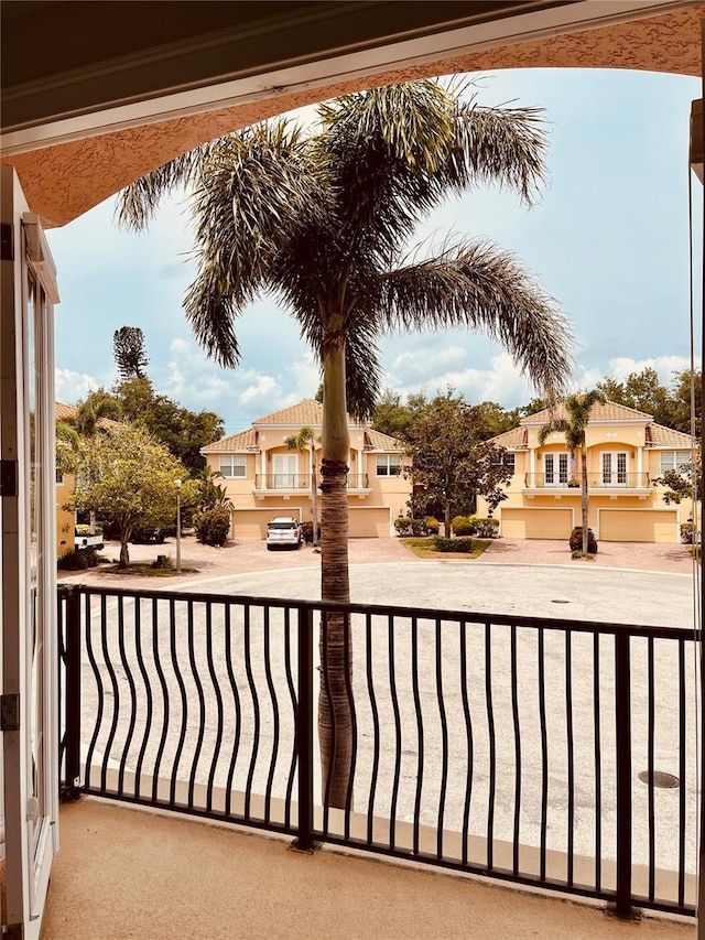 184 Banyan Bay Dr, Saint Petersburg, FL 33705 - balcony featuring a residential view