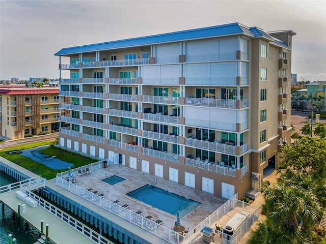 view of apartment building / complex