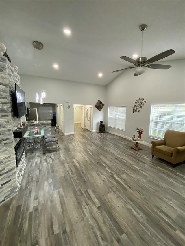 2390 Bentley Dr, Palm Harbor, FL 34684 - living room featuring wood finished floors, vaulted ceiling, a ceiling fan, baseboards, and recessed lighting