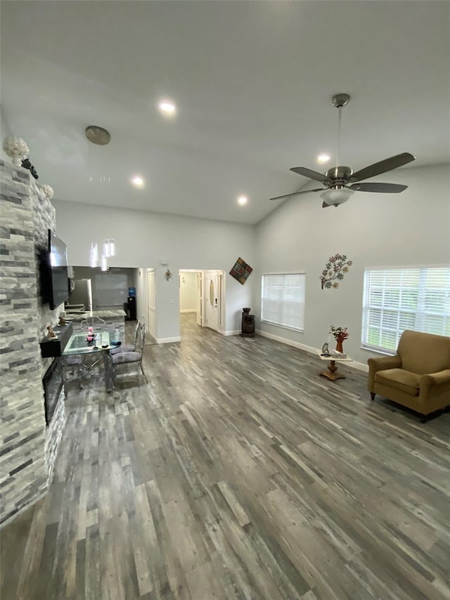 2390 Bentley Dr, Palm Harbor, FL 34684 - living area with wood finished floors, a ceiling fan, vaulted ceiling, baseboards, and recessed lighting