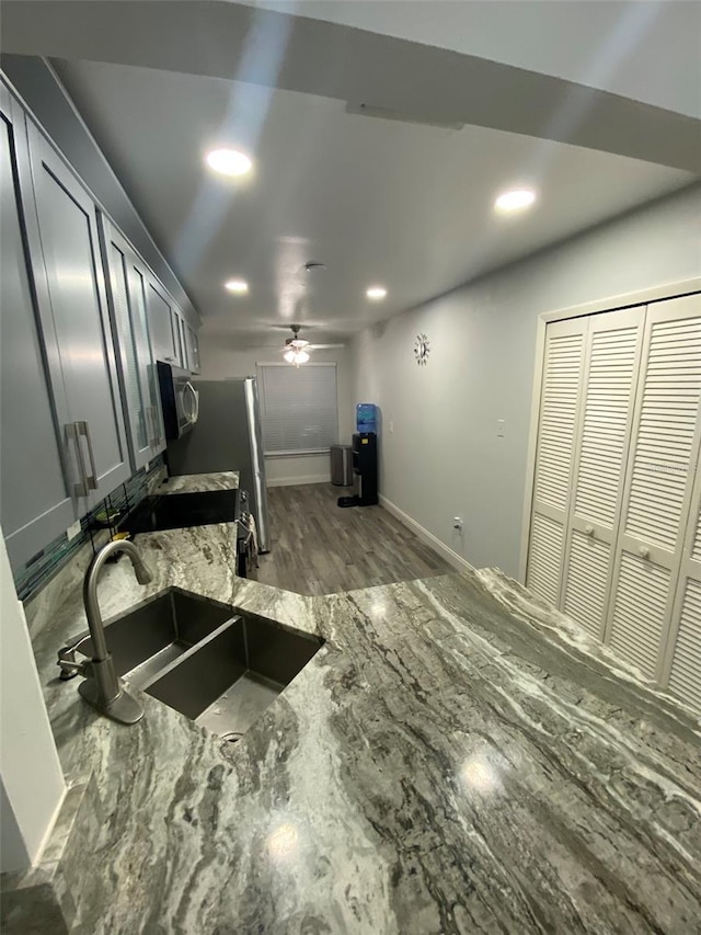 2390 Bentley Dr, Palm Harbor, FL 34684 - kitchen with stainless steel appliances, a sink, ceiling fan, recessed lighting, and wood finished floors