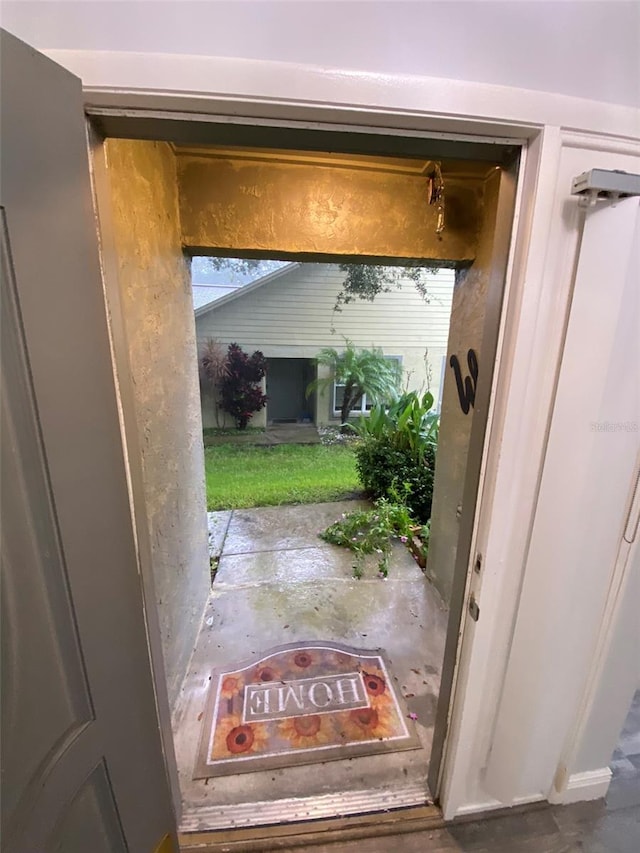 2390 Bentley Dr, Palm Harbor, FL 34684 - view of entryway