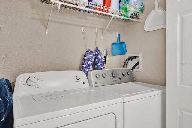3501 63rd St N, Saint Petersburg, FL 33710 - laundry area featuring washing machine and dryer and a textured wall
