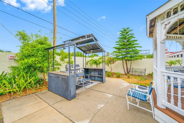 1100 E Bay Dr Unit 60, Largo, FL 33770 - view of patio featuring an outdoor kitchen and a fenced backyard