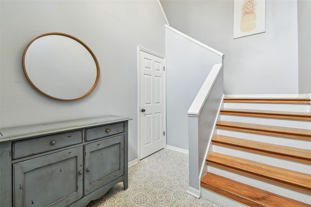 3205 W De Leon St Unit F, Tampa, FL 33609 - stairway featuring baseboards