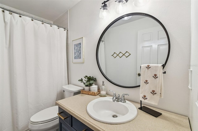 3205 W De Leon St Unit F, Tampa, FL 33609 - full bathroom featuring toilet, vanity, and curtained shower