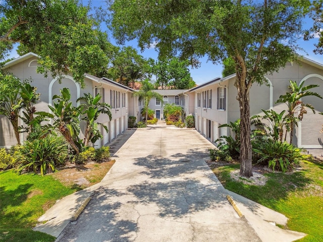 3205 W De Leon St Unit F, Tampa, FL 33609 - view of community featuring driveway