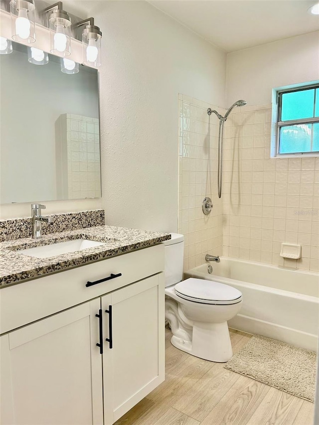 607 NE 10th Blvd, Williston, FL 32696 - bathroom with wood finished floors, bathtub / shower combination, toilet, and vanity