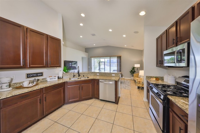 11408 Coventry Grove Cir, Lithia, FL 33547 - photo 23