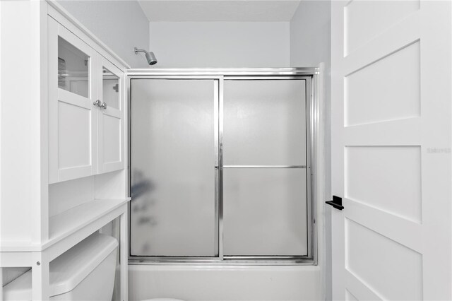 493 Lucerne Ave, Tampa, FL 33606 - bathroom with toilet and enclosed tub / shower combo