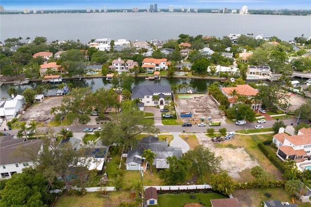 493 Lucerne Ave, Tampa, FL 33606 - aerial overview of property's location featuring a large body of water and nearby suburban area