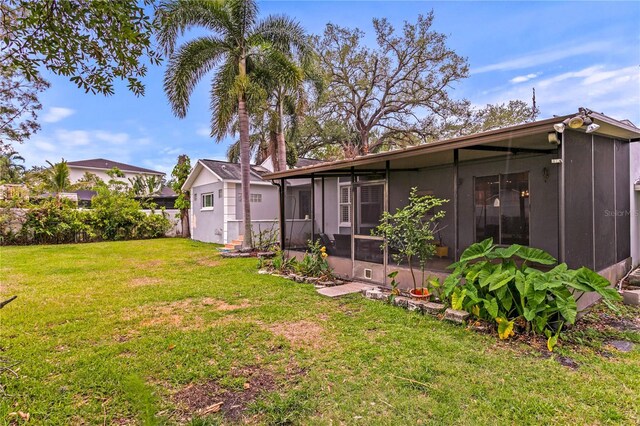493 Lucerne Ave, Tampa, FL 33606 - view of yard featuring a sunroom