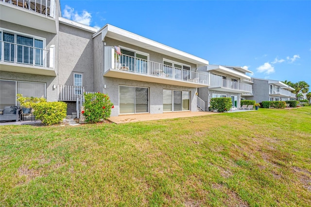 1351 Gulf Blvd Unit 209, Clearwater Beach, FL 33767 - back of house with stucco siding and a yard