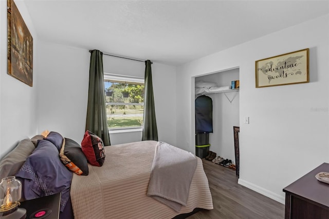 4727 Wales St, Lake Wales, FL 33859 - bedroom with wood finished floors and baseboards