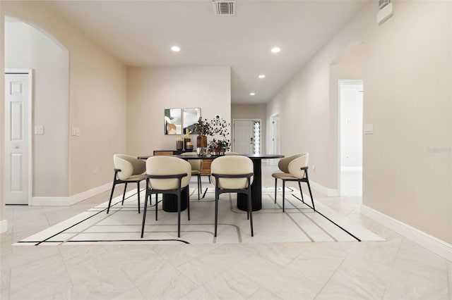 2262 Lune Ct, Melbourne, FL 32904 - dining space featuring recessed lighting, arched walkways, and baseboards