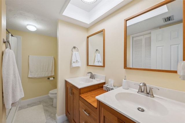 143 Lakeside Dr Unit 143, Oldsmar, FL 34677 - full bath featuring toilet, vanity, and baseboards