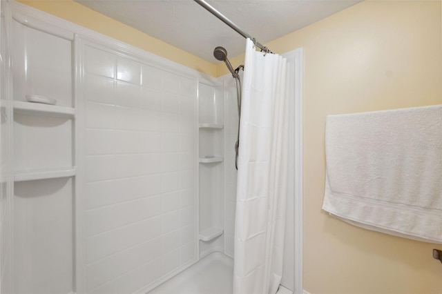 143 Lakeside Dr Unit 143, Oldsmar, FL 34677 - bathroom with a shower with curtain and baseboards