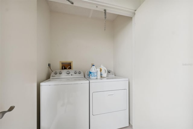143 Lakeside Dr Unit 143, Oldsmar, FL 34677 - laundry area with separate washer and dryer