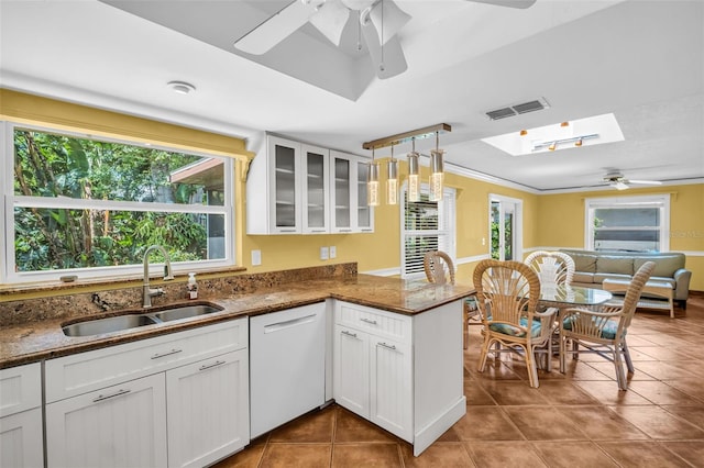 3224 Hilary Cir, Palm Harbor, FL 34684 - kitchen with a sink, a ceiling fan, white dishwasher, a peninsula, and tile patterned flooring