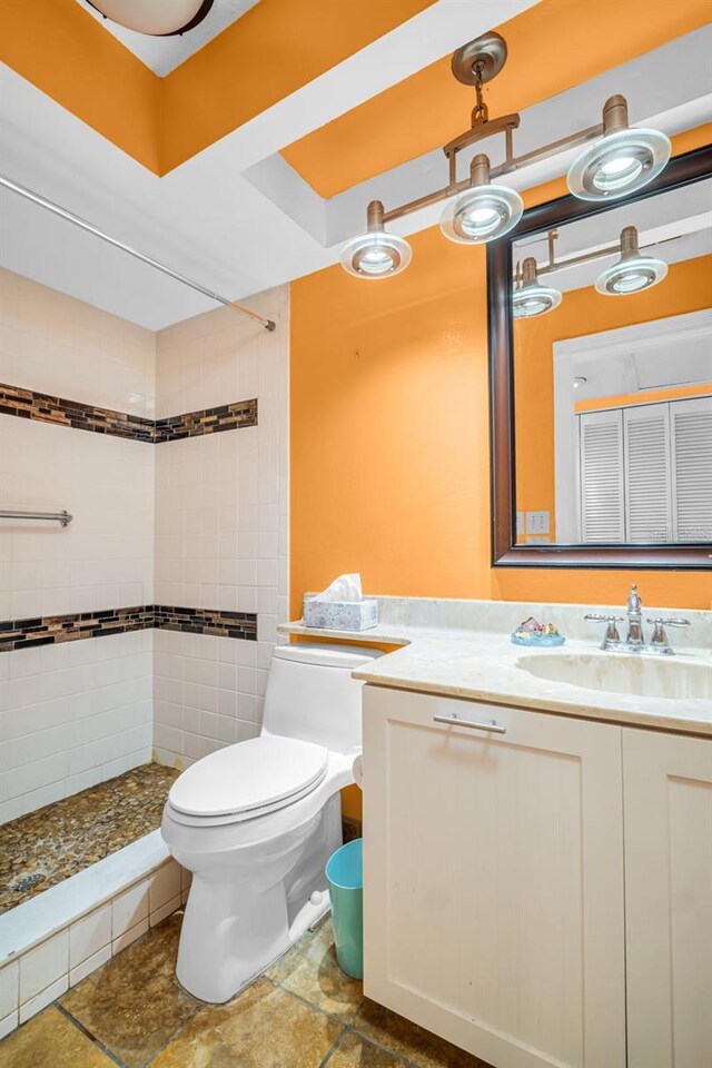 3224 Hilary Cir, Palm Harbor, FL 34684 - full bath with vanity, toilet, a tile shower, and tile patterned floors