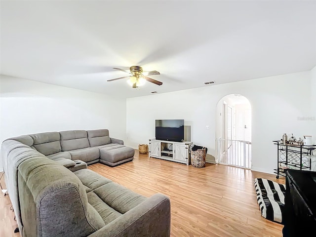 4732 Ashburn Pond Way, Tampa, FL 33610 - living room featuring arched walkways, light wood-type flooring, and a ceiling fan