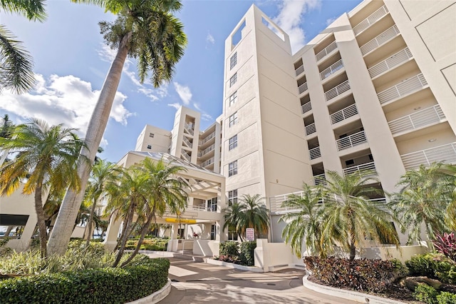 6105 Bahia Del Mar Cir Unit 683, Saint Petersburg, FL 33715 - view of apartment building / complex